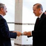 L'ambassadeur d'Israël remettant ses lettres de créance à Erdogan. D. T.